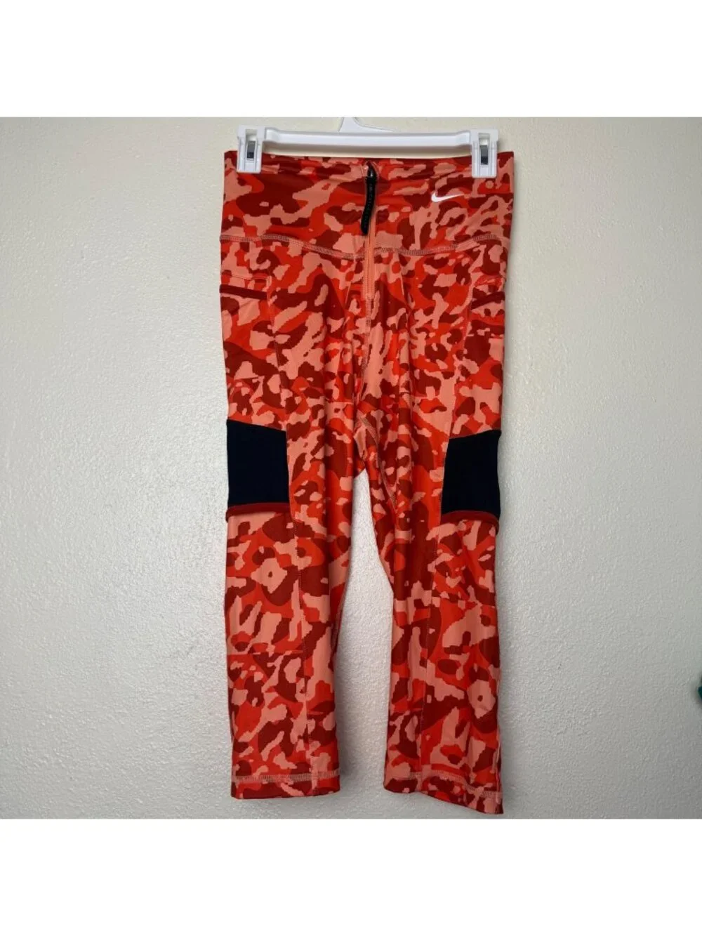 Nike Icon Clash Dri-Fit Womens Red Orange Camo Cropped Leggings Front Zip Med